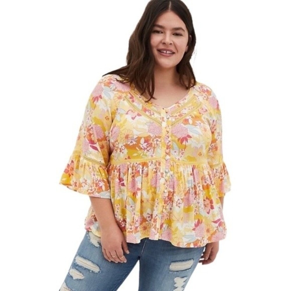 Torrid Ivory Floral Embroidered Bell Sleeve‎ Blouse Size 3X